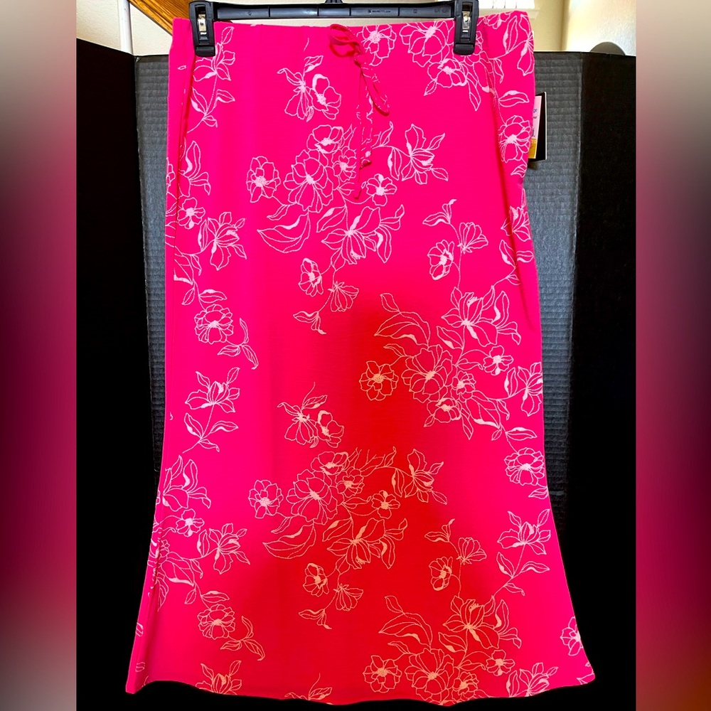 Messini Beautiful Pink maxi skirt with embossed flower 🌸 prints Large NWT